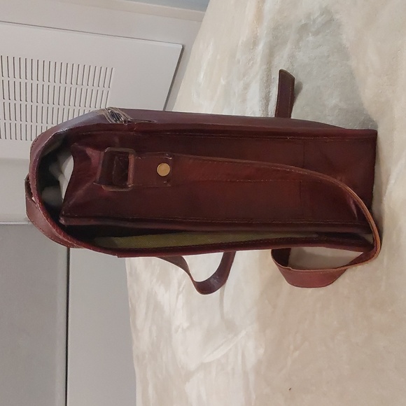 Vintage Handcrafted Leather Messanger Bag With Green Canvas Liner - Picture 6 of 14